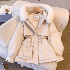 Natasja - Eleganter Wintermantel für Damen in Weiß