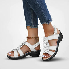 Freja Gepolsterte Ausrichtungs-Slipper – Stützende keilförmige Sandalen in Weiß