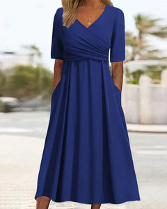 Celeste - Modisches Crossover-Kleid in Blau