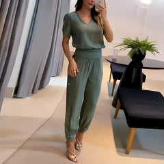 Alexandra | Trendiges Set mit Bluse und Hose in Oliven