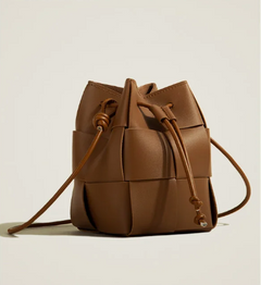 Anikadel - Crossbody Beuteltasche - Geflochtener Stil mit Kordelzug in Braun