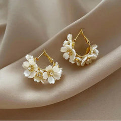 Micara - Blossom Hoops - Ohrringe in Beige