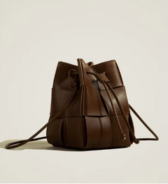 Anikadel - Crossbody Beuteltasche - Geflochtener Stil mit Kordelzug in Kaffee