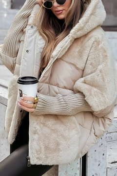Damen Gesteppte Winterjacke mit Kapuze und Plüscheinsätzen in Beige