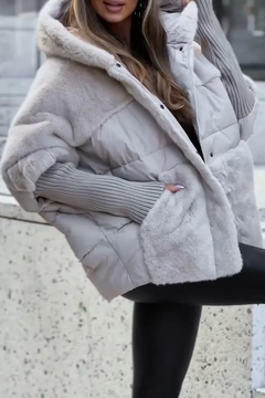 Damen Gesteppte Winterjacke mit Kapuze und Plüscheinsätzen in Grau