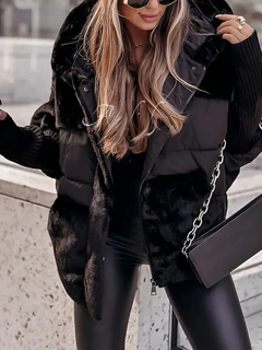 Damen Gesteppte Winterjacke mit Kapuze und Plüscheinsätzen in Schwarz