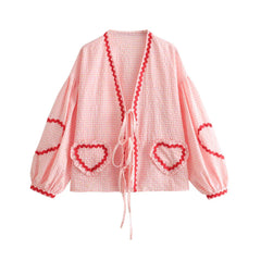 Damen Hemd mit Karomuster Herzapplikationen Schleifenverschluss und Wellenbordüre in Rosa