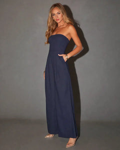 Damen Jumpsuit mit trägerlosen Oberteil und geraden Hosenbeinen in Blau
