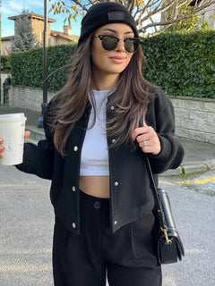 Damen Kurze Jacke mit Druckknopfverschluss und Elastischen Bündchen in Schwarz