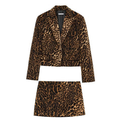 Damen Leopardenmuster-Set mit Cropped Blazer Kerbrevers und Mini-Rock in Braun mit Leopardenmuster