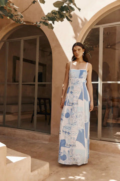 Damen Maxikleid mit geradem Ausschnitt und schmalen Trägern mit Zierborte und illustrativem Druckmuster in Blau