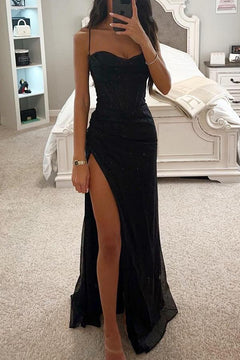 Damen Maxikleid mit Herzausschnitt Spaghettiträgern und hohem Beinschlitz mit Glitzerpartikeln in Schwarz