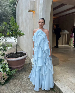 Damen Maxikleid mit Nackenträgern Blütenapplikation und mehrlagigen Volants in Hellblau