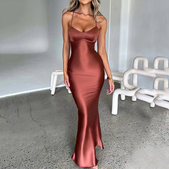 Damen Maxikleid mit Spaghettiträgern und Kreuzträgern am Rücken in Ziegelrot