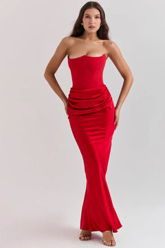 Damen Maxikleid mit trägerlosen Oberteil und gerafftem Taillenbereich in Rot