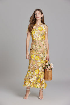 Damen Midikleid mit Kurzen Ärmeln Rundhals Blumenapplikationen und Transparentem Überzug in Gelb