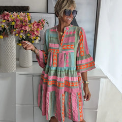 Damen Minikleid mit V-Ausschnitt Dreiviertelärmeln und Stufenrock im Patchworkmuster in Rosa