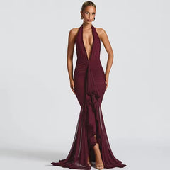 Damen Neckholder Maxikleid mit tiefem V-Ausschnitt und geraffter Oberfläche mit Rüscheneinsatz und offenem Rücken in Weinrot