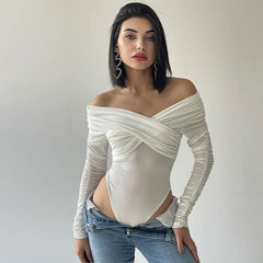 Damen Off-Shoulder-Bodysuit mit Langen Ärmeln Raffung und Überkreuzter Drapierung in Weiß
