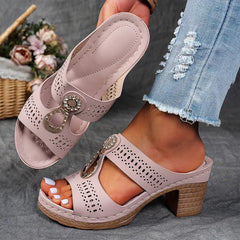 Damen Peep-Toe Mule-Sandalen mit Blockabsatz und Metallornament in Rosa