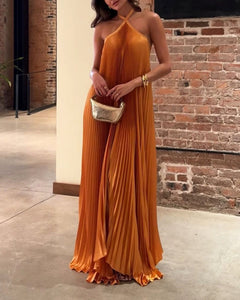 Damen Plissiertes Maxikleid mit gekreuzten Neckholder Trägern in Schokolade
