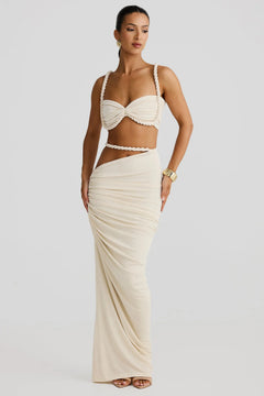 Damen Set mit Bustier-Oberteil und Maxirock mit geflochtenen Trägern und seitlicher Raffung in Weiß