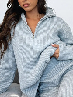 Damen-Set mit Reißverschluss-Pullover und Hose mit Rippenstruktur in Grau