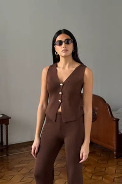 Damen Strick Set mit Ärmelloser Weste und Weitem Hosenbein in Braun