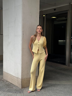 Damen Strick Set mit Ärmelloser Weste und Weitem Hosenbein in Gelb
