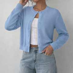 Damen Strickjacke mit Rundausschnitt Durchgehender Knopfleiste Langen Ärmeln mit Rippbündchen auf Taillenlänge in Hellblau