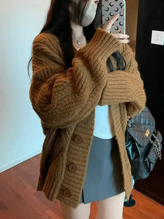 Damen Strickjacke mit V-Ausschnitt Knopfleiste und Strukturiertem Strickmuster in Braun