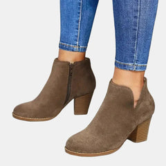 Emilia | Damen Wildleder Blockabsatz Ankle Boots mit Reißverschluss in Beige