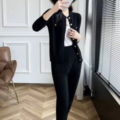 AGNA - SET AUS STRICKJACKE UND ELEGANTER HOSE in Schwarz