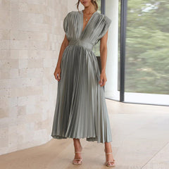 Karolyn - Damenkleid mit V-Ausschnitt und Falten in Olive