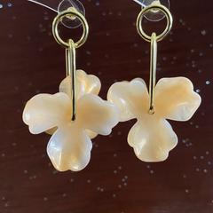 Micara - Creamy Blooms - Ohrringe in Creme