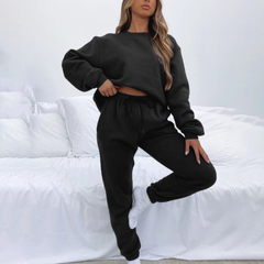 Gemütlicher Pullover und Hose für Frauen - Alma in Schwarz