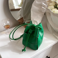 Anikadel - Crossbody Beuteltasche - Geflochtener Stil mit Kordelzug in Grün