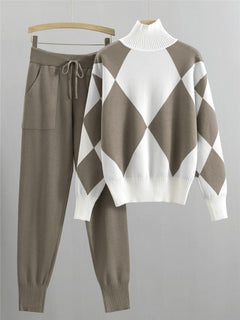 Lässiges Set aus Pullover und Hose für Frauen - Evelina in Beige