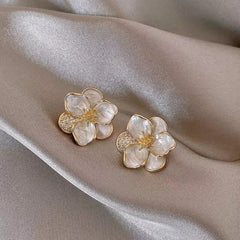 Micara - White Blossoms - Ohrringe in Weiß