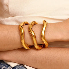 Micara - Slinky Stacks - Armbänder in Gold