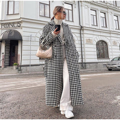 Moderner Trenchcoat mit Hahnentrittmuster - Kornelia in Schwarz