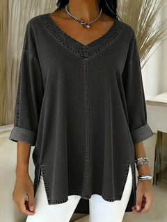 Mirela | Lockeres V-Ausschnitt Top mit Design in Schwarz