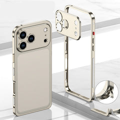 Metallrahmen-iPhone-Hülle mit Wärmeableitung und Seepferdchen-Schnallen-Design in Titan