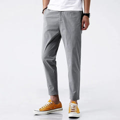 Elias | Hana Chino Hose mit feiner Silhouette Herren in Grau
