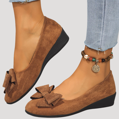 Wiktoria | Damen Keilabsatz Ballerinas mit Schleife in Braun